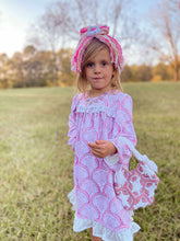 Load image into Gallery viewer, Vintage snowflake pink
